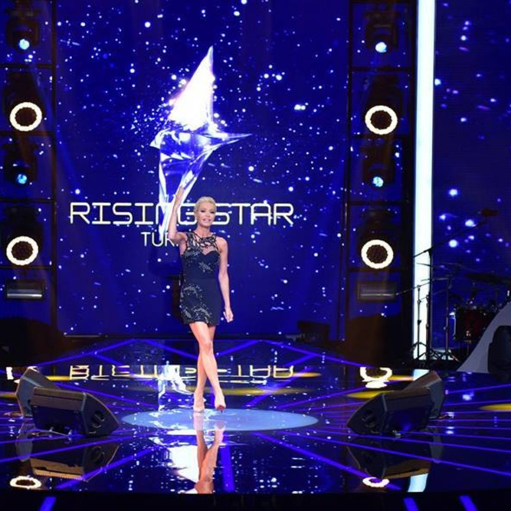 Звездный перевод. Rising Star платье. Rising Star платье Турция. Rising Star костюм. Rising Star Türkiye одежда.